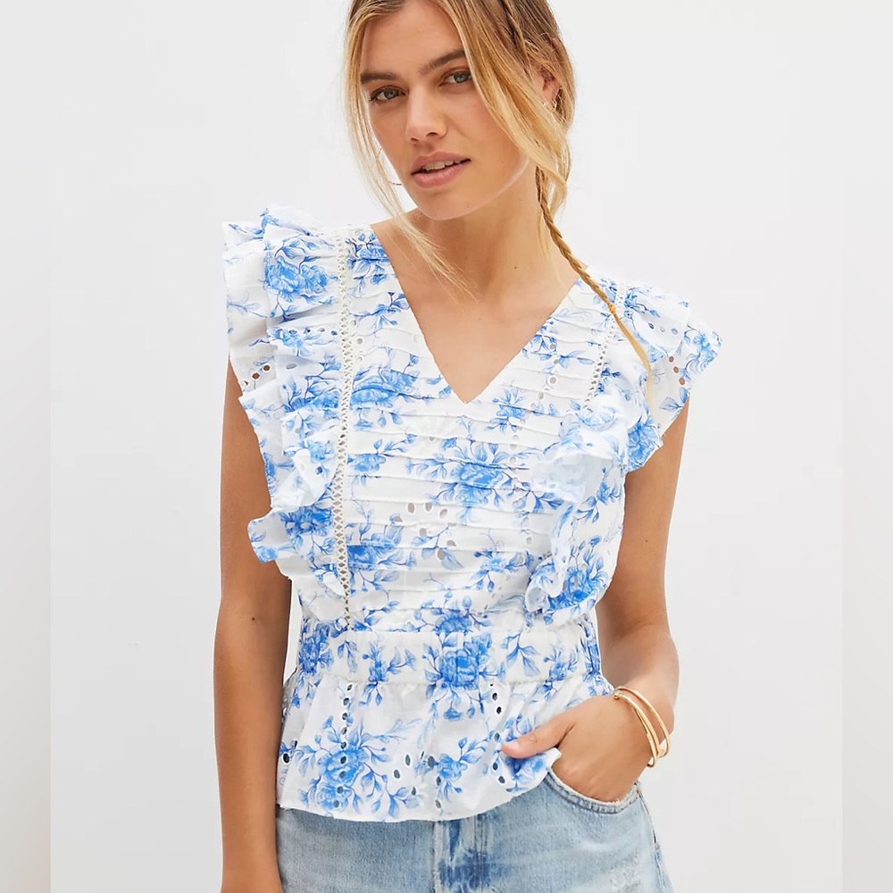 Anthropologie Floral Ruffled Blouse. Size 2. NWOT. sold out everywhere
